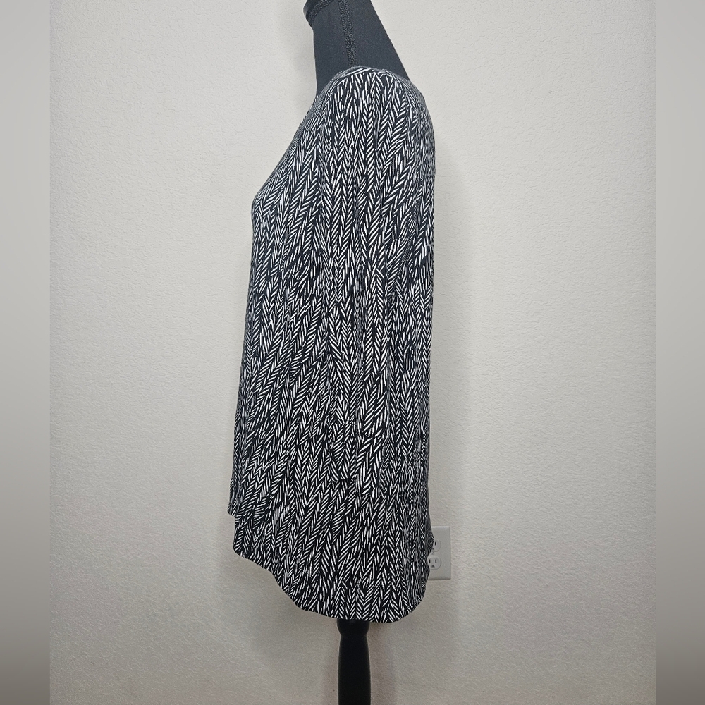 Chico's Cotton Modal Blend Black White Abstract Feather Print 3/4 Sleeve Tunic - Picture 6 of 9